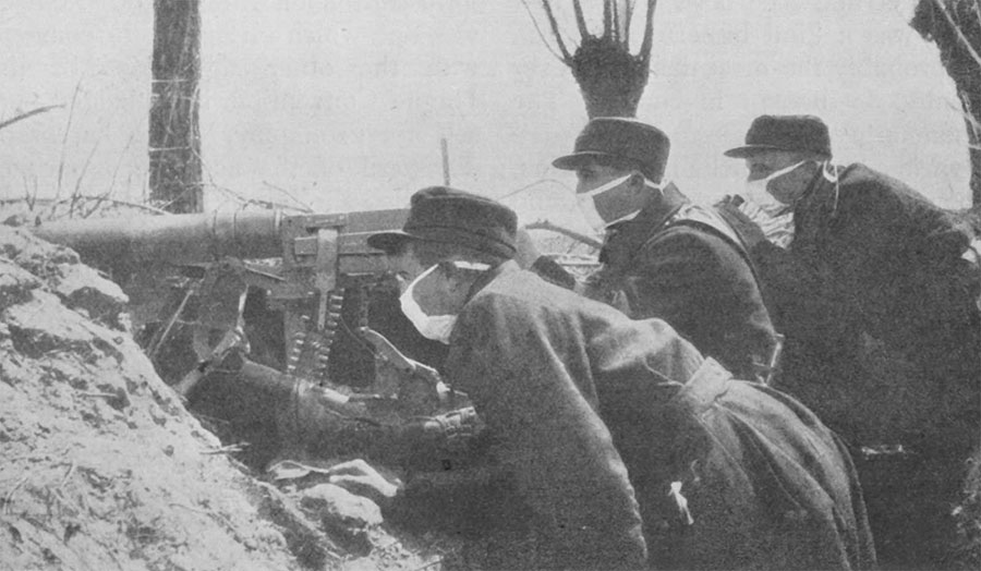 Belgian machine gunners with gas masks