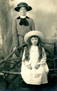 Lisalie Armstrong as a young girl with her mother