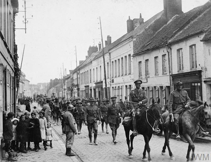photograph of marching army at the Second Battle of the Marne