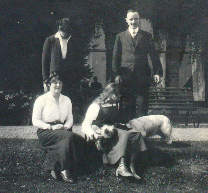 Harold Welch with Ione, Lisalie and Mrs Armstrong